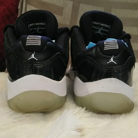 Michael Jordan's tennis shoes size 12 - Picture 3 of 4